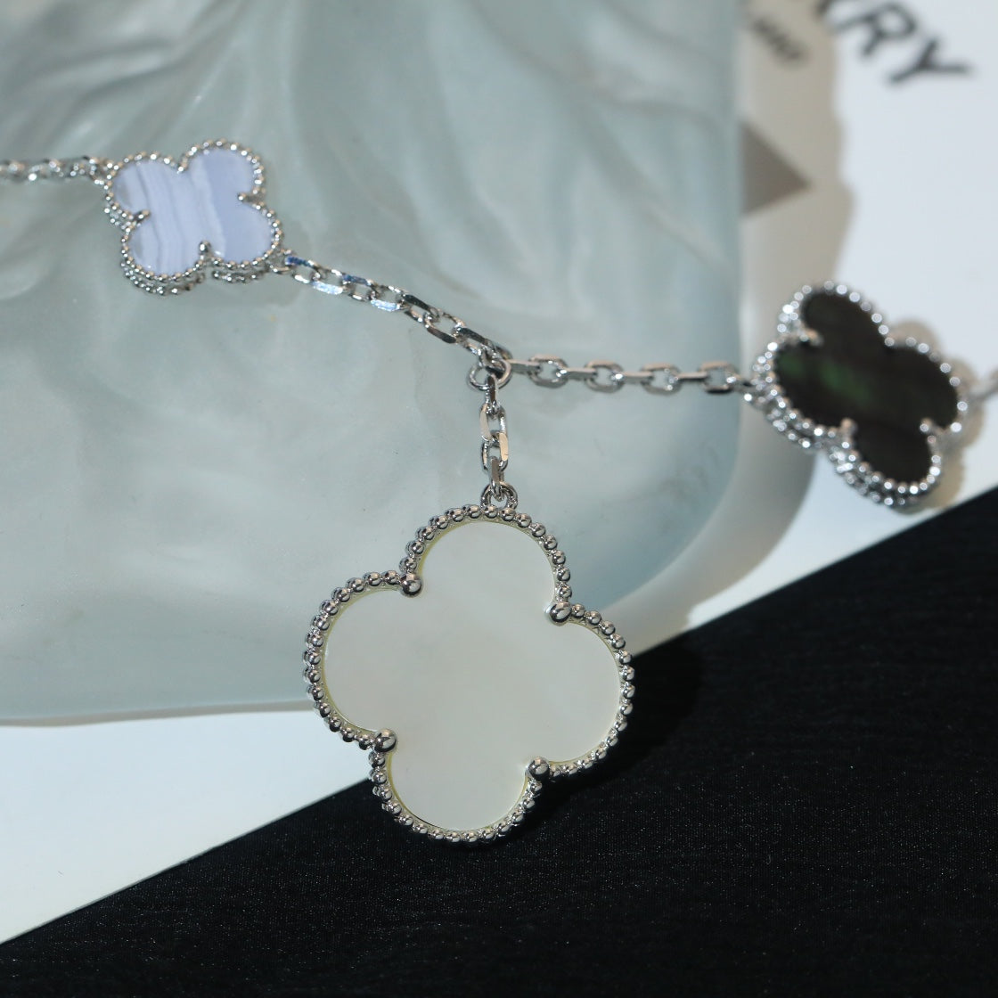 [Lunabriance]CLOVER BRACELET 5 MOTIFS MOP CHALCEDONY SILVER