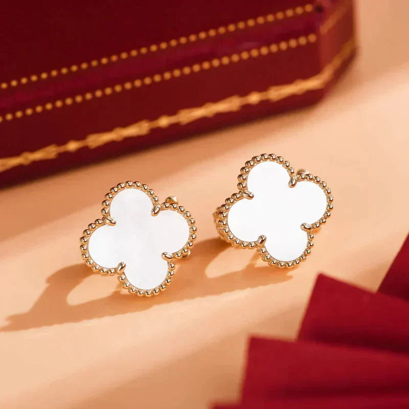 [Lunabriance]CLOVER MEDIUM 1 MOTIFS  WHITE MOP STUD EARRINGS