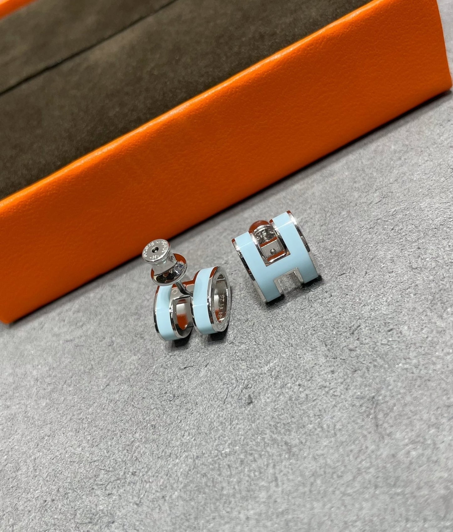 [Lunabriance]POP H SKY BLUE STUD EARRINGS