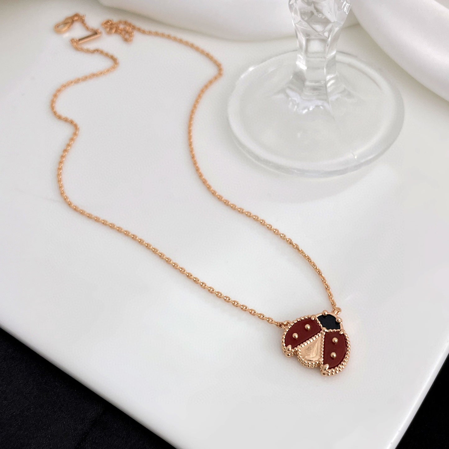 [Lunabriance]LUCKY  CARNELIANS LADYBUG NECKLACE